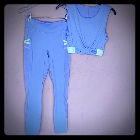 Fabletics Trinity midrise pant & Pia cropped top - Picture 9 of 16